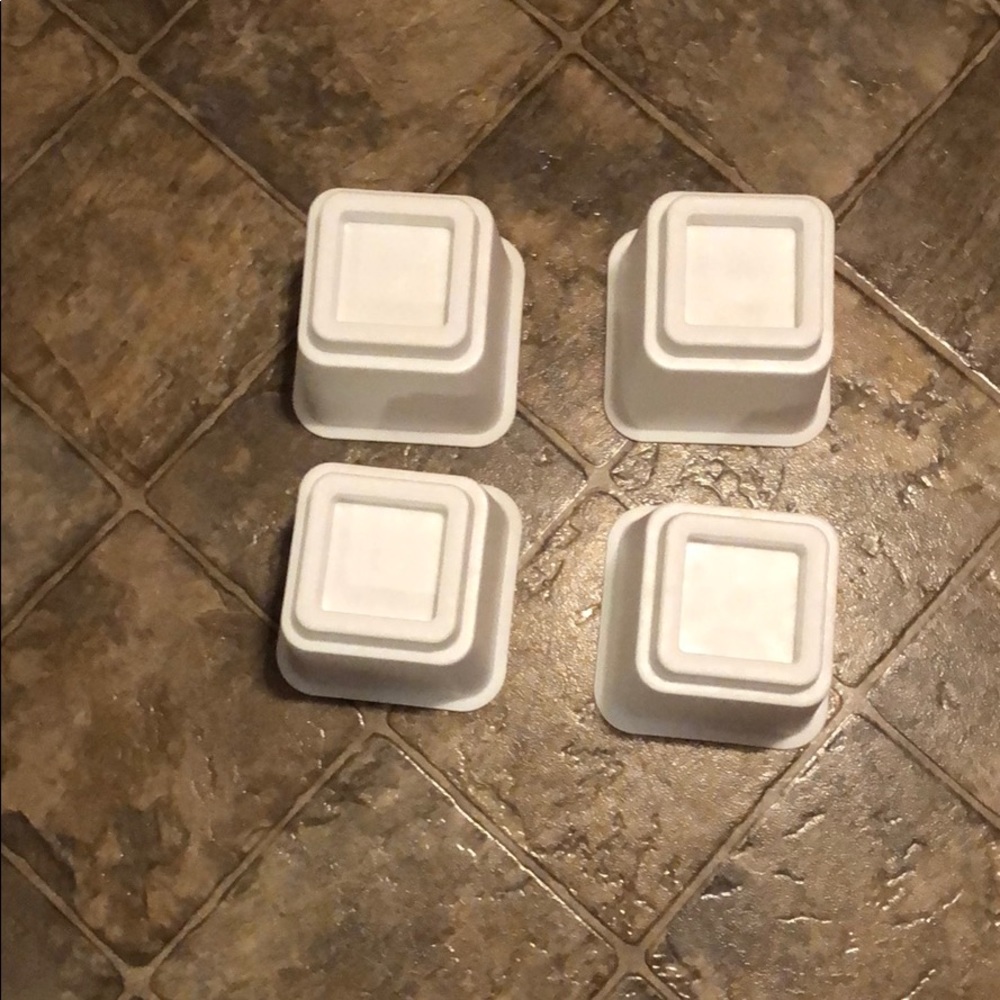 4 White Bed/Desk Risers
